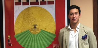 Miguel Ángel Silva junto al cartel de su alternativa