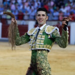Talavante con el rabo cortado en la corrida homenaje a Víctor Barrio (FOTO: Arjona-Aplausos)