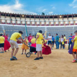 Niños y niñas de Almendralejo toreando de salón en Almendralejo (FOTO: Antonio Álvarez)