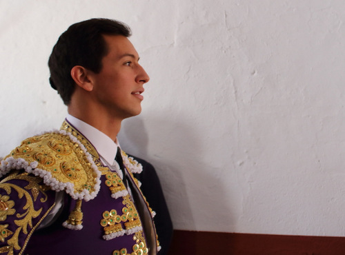 Miguel Ángel Silva llegando al patio de caballos