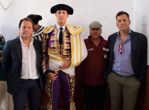 Silva junto a sus apoderados y el presidente de su peña