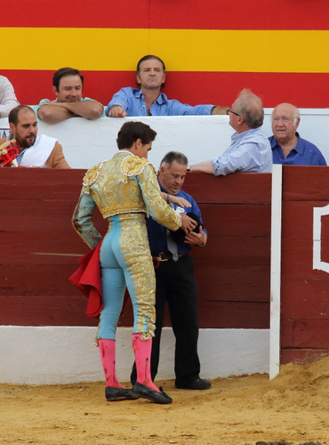 Brindis de Ginés Marín a Alberto, el primer aficionado de Zafra