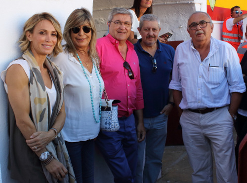 Cristina Sánchez junto al equipo médico habitual