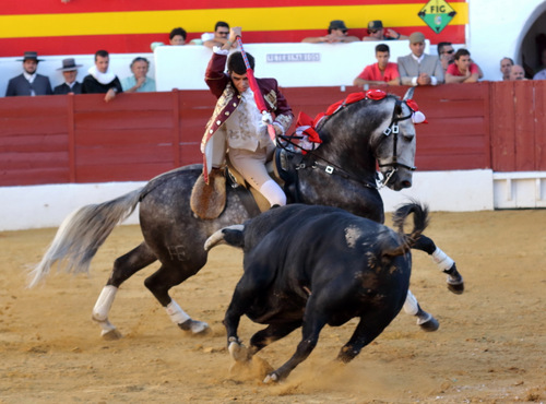 Joao Moura hijo y Canario