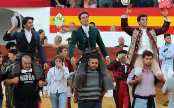 La terna a hombros