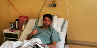 Jesús Díez 'Fini' en la cama del Hospital tras ser operado de Triada