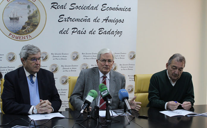 Luis Carlos Franco, Alfredo Liñán y Francisco González durante el acto de presentación