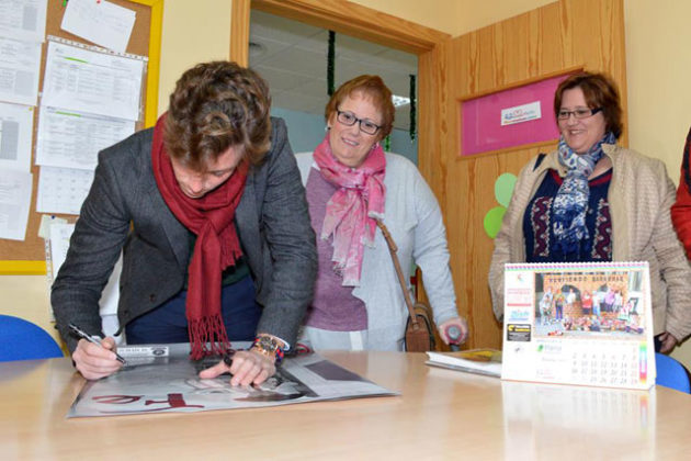 Tomás Angulo dona juguetes a Aprosuba y Cáritas (FOTO: Paco Campos)