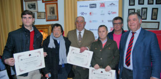 Pablo Santos en representación de su abuelo Pitillo II, Fernando Masedo, Domingo Caballero, Antoñete y José Julio Alegría en representación de su padre, fundadores de la Escuela Taurina de Badajoz (FOTO: Ambrós)