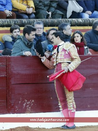 Pablo Aguado brindando