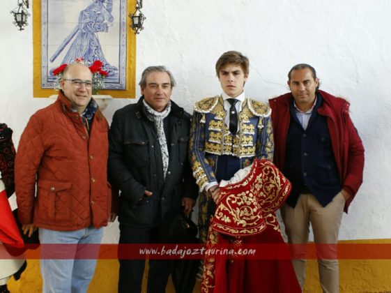Medina con sus maestros y el diputado Lorenzo Molina