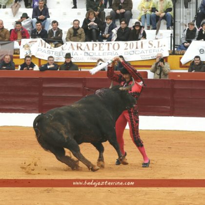 Curro Javier aguantando el trago