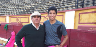 Cayetano Delgado junto a Luis Reina que será su maestro en estos meses de formación en la Escuela Taurina de Badajoz