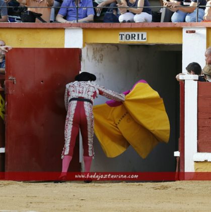 Sánchez Araujo sacando al primero