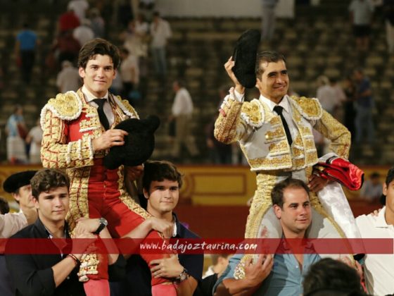 Garrido y Adame paseados a hombros