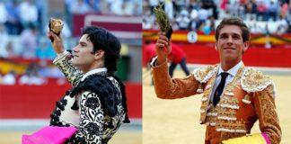 José Garrido y Ginés Marín paseando su trofeo en la Monumental de Frascuelo de Granada (FOTO: Arjona-Aplausos)