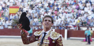 Ginés Marín dando la vuelta al ruedo en Las Ventas (FOTO: Plaza 1)