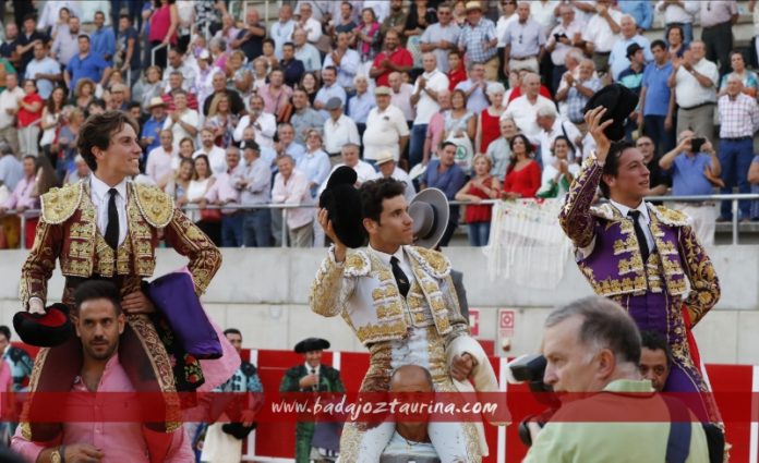 La terna a hombros