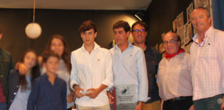 Ismael Jiménez y Fernando González con los premios conseguidos en Arauzo de Miel (FOTO: Alfonso Benito)