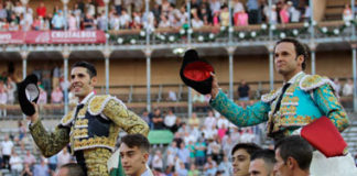 Talavante y Ferrera paseados a hombros en La Glorieta (FOTO:Isma Sánchez-Aplausos)