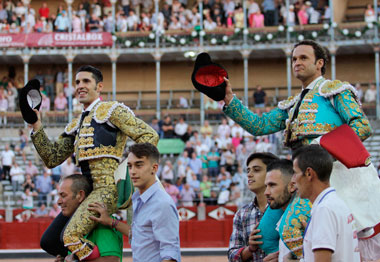 Talavante y Ferrera paseados a hombros en La Glorieta (FOTO:Isma Sánchez-Aplausos)
