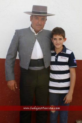 Manolo Linares, mayoral de Cayetano Muñoz, y su hijo