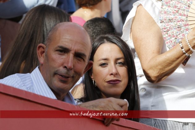 Tradición que pasa de padres a hijas. ¡Viva los toros!