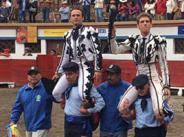 Antonio Ferrera y Ginés Marín salen a hombros del coso de La Belmonte de Quito (FOTO: SABAY)