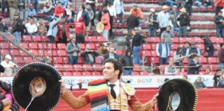 José Garrido dando la vuelta al ruedo en plaza México. FOTO: Tadeo Alcina-aplausos.es