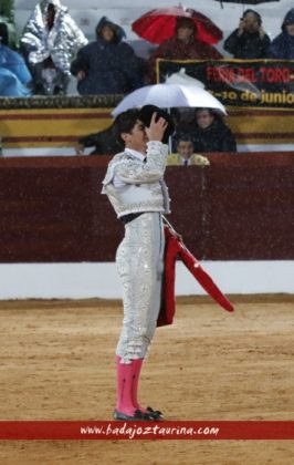 Marcos brindando a su abuelo