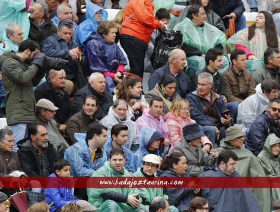 Los Vinagre de Cabeza la Vaca no quisieron perder la cita con Padilla, su torero