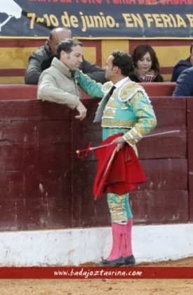 Antonio Ferrera brinda a Justo Hernández