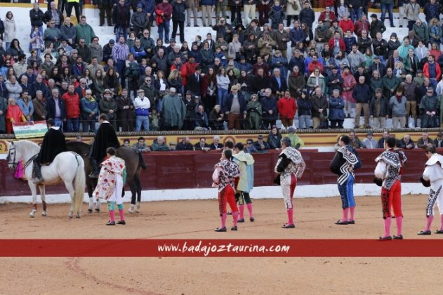 Minuto de silencio por Domingo Hdez y Victorino