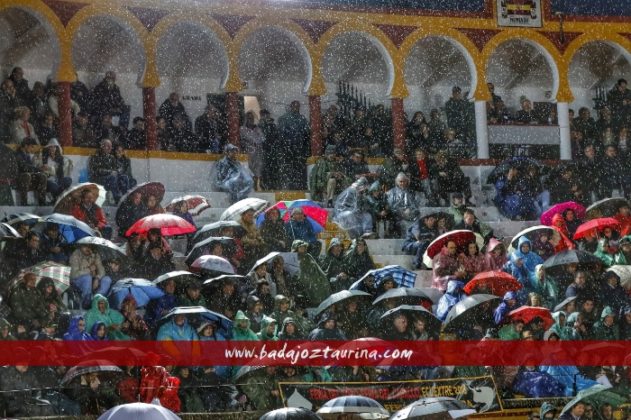 La lluvia no dejó tregua en toda la feria