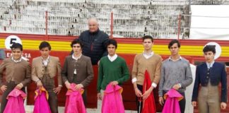Los alumnos que tentaron las eralas de Jandilla junto a Borja Domecq en Mérida