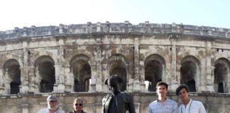 Los dos alumnos en Nimes junto a Cartujano y Tomás Rodríguez