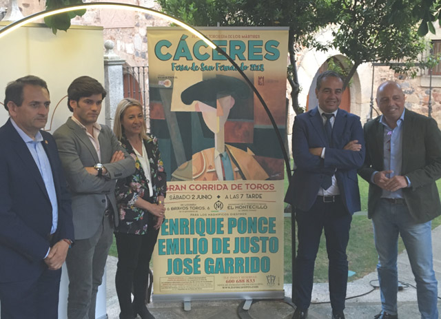 Garrido y Joaquín Domínguez en el acto de presentación del cartel de Cáceres