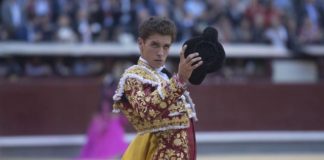 Ginés Marín saludando la ovación de Las Ventas (FOTO: Javier Arroyo-Aplausos)