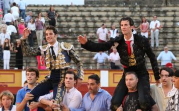 Lancho y Posada salen a hombros