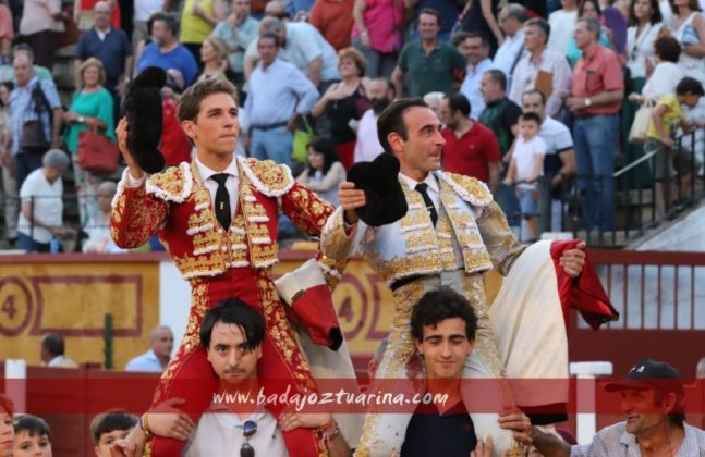 Marín y Ponce paseados a hombros