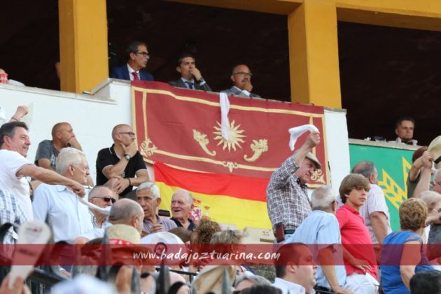 De sabios es rectificar. Hoy sí hubo bandera y pendón