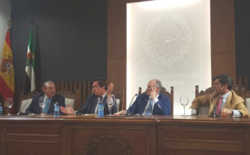 La mesa de actuantes de las XI Jornadas de Convivencia Taurina del Colegio de Abogados de Badajoz
