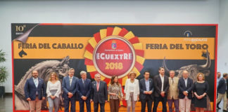 Espartaco junto a las autoridades extremeñas en la inauguración de ECUEXTRE