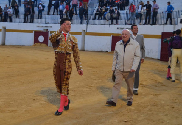 Moreno junto a Iniesta y Carrillo tras el indulto (FOTO:MJ Jaramillo)