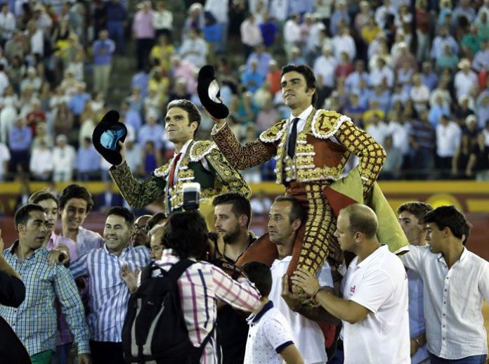 Perera y José Tomás salen a hombros en Algeciras (FOTO: Arjona-Aplausos)