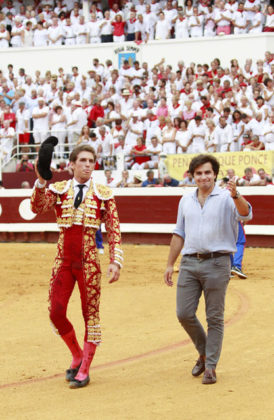 Ginés Marín y Santiago Domecq dando la vuelta en Dax (FOTO: COSTEDOAT)