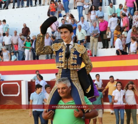 Manuel Perera salió a hombros en Zafra