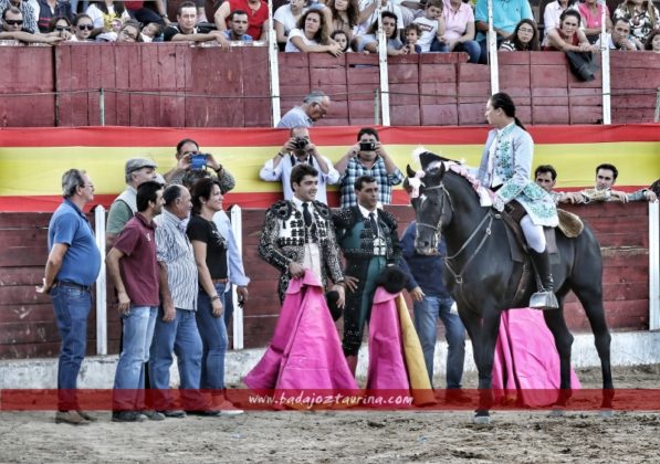 An Rita brindó a su cuadrilla el segundo de su lote