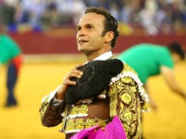 Antonio Ferrera dando la vuelta al ruedo en Zaragoza (FOTO: Coso de la Misericordia)