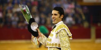 Talavante dando la vuelta al ruedo en Zaragoza (FOTO: Coso de Misericordia)